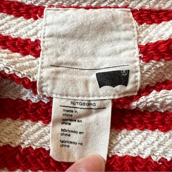 Levi’s Sweatshirt in Red & Natural Stripe, short but not cropped - Picture 4 of 5